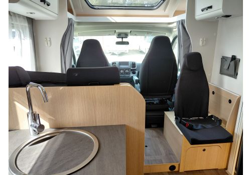 Low Profile Motorhome SUNLIGHT T68 en Rent