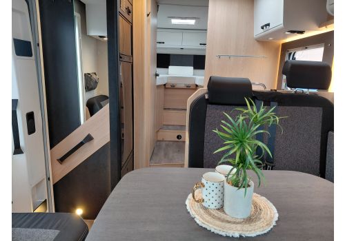 Low Profile Motorhome SUNLIGHT T68 en Rent