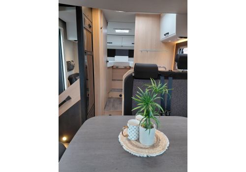 Low Profile Motorhome SUNLIGHT T68 en Rent
