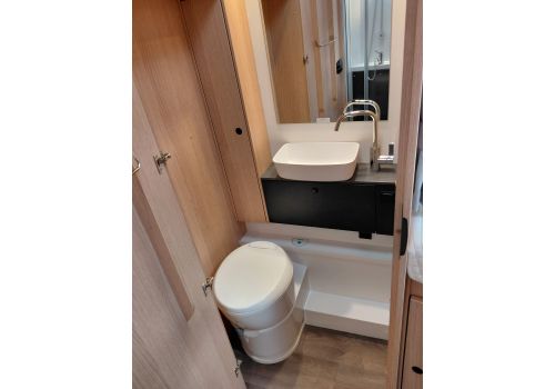 Low Profile Motorhome SUNLIGHT T68 en Rent