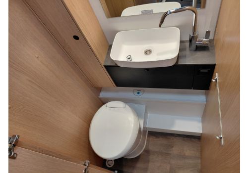 Low Profile Motorhome SUNLIGHT T68 en Rent