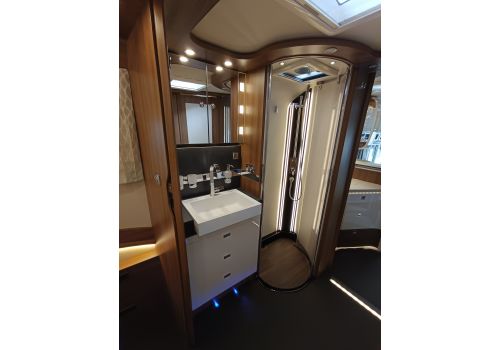 Integral Motorhome CARTHAGO chic e-line I 64 XL QB en Sale Occasion