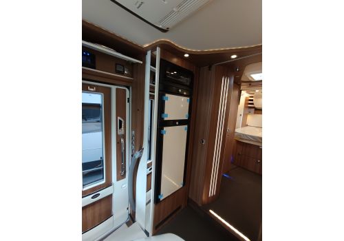 Integral Motorhome CARTHAGO chic e-line I 64 XL QB en Sale Occasion