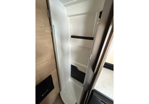 Camper Van DREAMER Living Van Select en Catalog