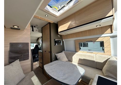 Camper Van DREAMER Living Van Select en Catalog