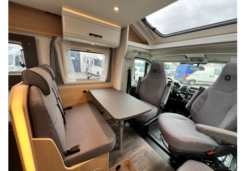 Low Profile Motorhome SUNLIGHT T67S en Rent