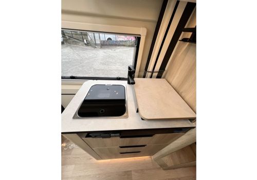 Camper Van DREAMER D55+ Select en Catalog