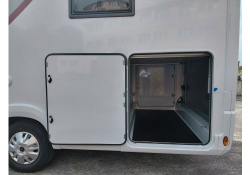 Low Profile Motorhome RAPIDO 696F en Catalog