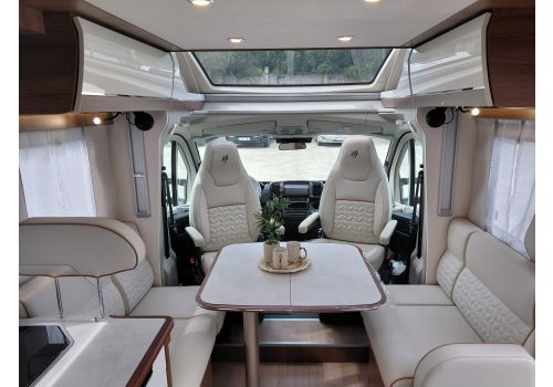 Low Profile Motorhome RAPIDO 696F en Catalog