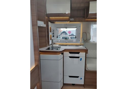Low Profile Motorhome RAPIDO 696F en Catalog