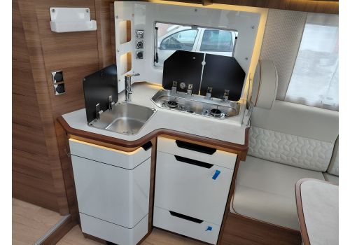 Low Profile Motorhome RAPIDO 696F en Catalog