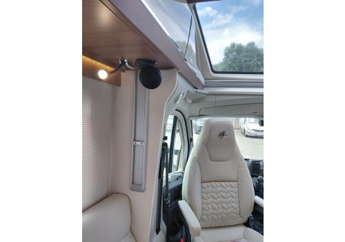 Low Profile Motorhome RAPIDO 696F en Catalog