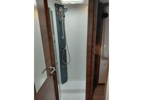 Low Profile Motorhome RAPIDO 696F en Catalog