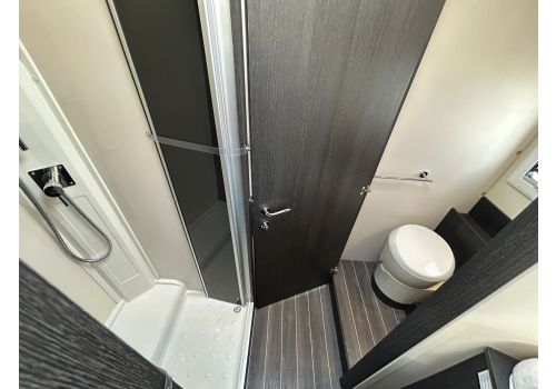 Low Profile Motorhome ROLLER TEAM Kronos 284 TL en Sale Occasion