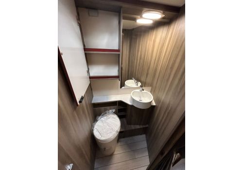 Low Profile Motorhome ROLLER TEAM Kronos 284 TL en Catalog