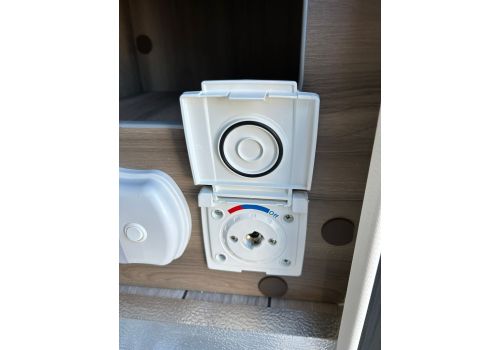 Low Profile Motorhome ROLLER TEAM Kronos 266TL en Sale Occasion