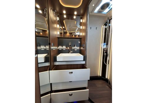 Integral Motorhome CARTHAGO E Line I 64 XL QB en Catalog