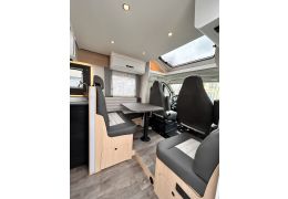 Low Profile Motorhome SUNLIGHT Sunlight T68 en Rent