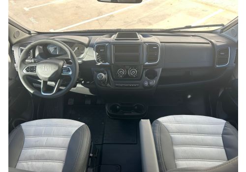 Low Profile Motorhome SUNLIGHT V67S Adventure Edition en Catalog