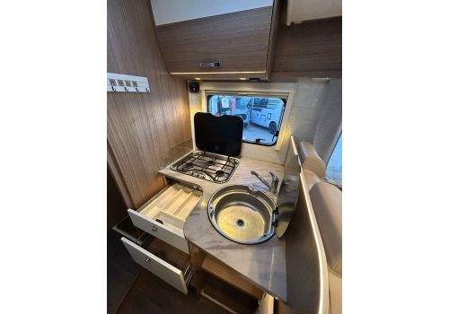 Low Profile Motorhome CARADO T 447 en Sale Occasion