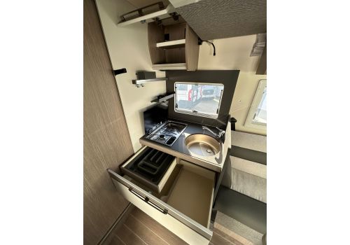 Low Profile Motorhome ROLLER TEAM Zefiro 266 TL en Catalog