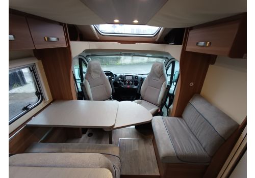 Low Profile Motorhome WEINSBERG Carasuite 700 ME en Sale Occasion