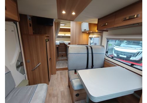 Low Profile Motorhome WEINSBERG Carasuite 700 ME en Sale Occasion