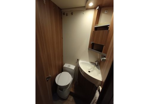 Low Profile Motorhome WEINSBERG Carasuite 700 ME en Sale Occasion