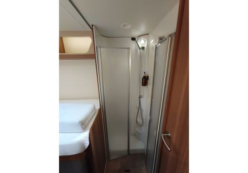 Low Profile Motorhome WEINSBERG Carasuite 700 ME en Sale Occasion
