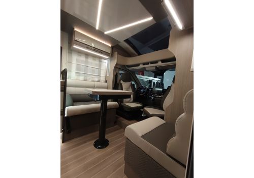 Low Profile Motorhome ROLLER TEAM Zefiro 266 TL en Sale Occasion