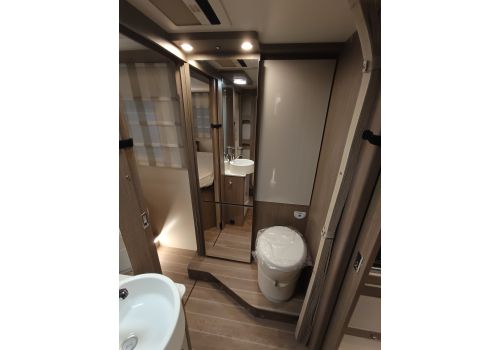 Low Profile Motorhome ROLLER TEAM Zefiro 266 TL en Sale Occasion