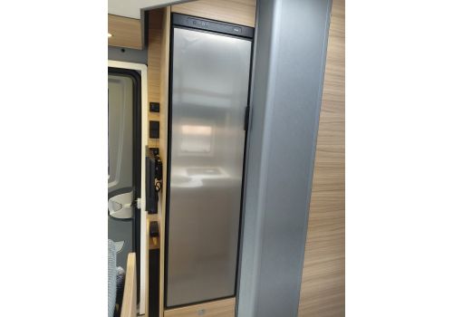 Low Profile Motorhome DETHLEFFS Just 7052 EB en Rent
