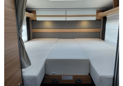 Low Profile Motorhome DETHLEFFS Just 7052 EB en Rent