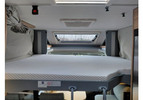 Low Profile Motorhome DETHLEFFS Just 7052 EB en Rent