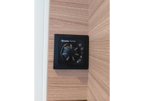 Low Profile Motorhome DETHLEFFS Just 7052 EB en Rent