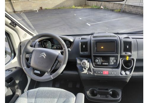 Low Profile Motorhome DETHLEFFS Just 7052 EB en Rent