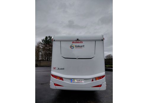 Low Profile Motorhome DETHLEFFS Just 7052 EB en Rent
