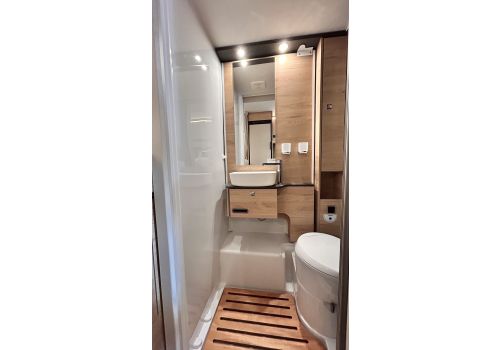 Integral Motorhome DETHLEFFS Globebus Active I1 en Catalog