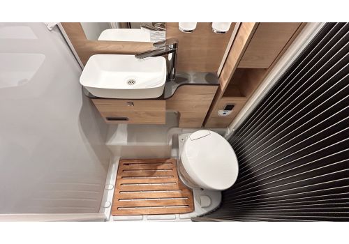 Integral Motorhome DETHLEFFS Globebus Active I1 en Catalog