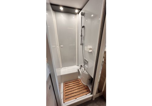 Integral Motorhome DETHLEFFS Globebus Active I1 en Catalog