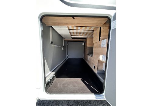 Low Profile Motorhome DETHLEFFS Just Camp T7052DBL en Catalog