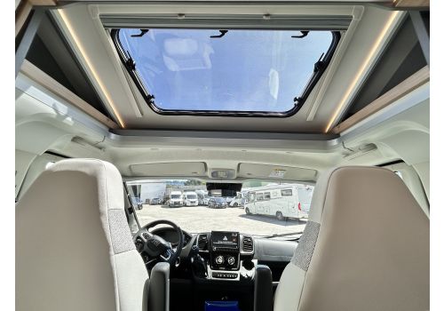 Low Profile Motorhome DETHLEFFS Just Camp T7052DBL en Catalog