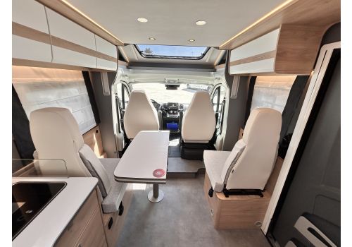 Low Profile Motorhome DETHLEFFS Just Camp T7052DBL en Catalog