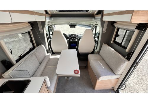 Low Profile Motorhome DETHLEFFS Just Camp T7052DBL en Catalog