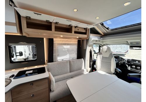 Low Profile Motorhome DETHLEFFS Just Camp T7052DBL en Catalog