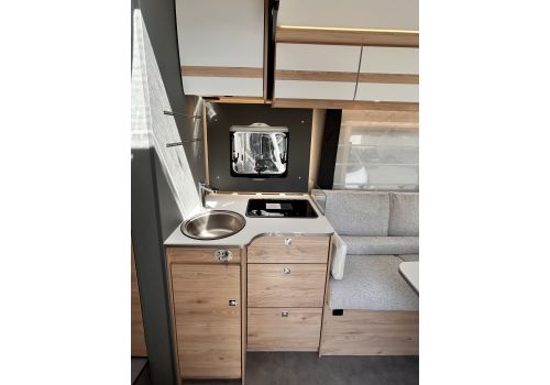 Low Profile Motorhome DETHLEFFS Just Camp T7052DBL en Catalog