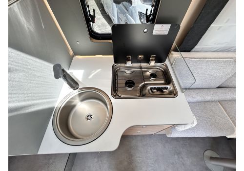 Low Profile Motorhome DETHLEFFS Just Camp T7052DBL en Catalog