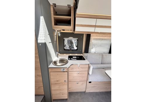 Low Profile Motorhome DETHLEFFS Just Camp T7052DBL en Catalog