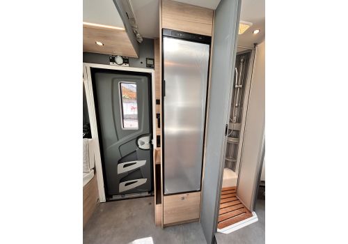 Low Profile Motorhome DETHLEFFS Just Camp T7052DBL en Catalog