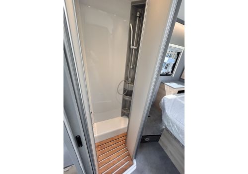 Low Profile Motorhome DETHLEFFS Just Camp T7052DBL en Catalog